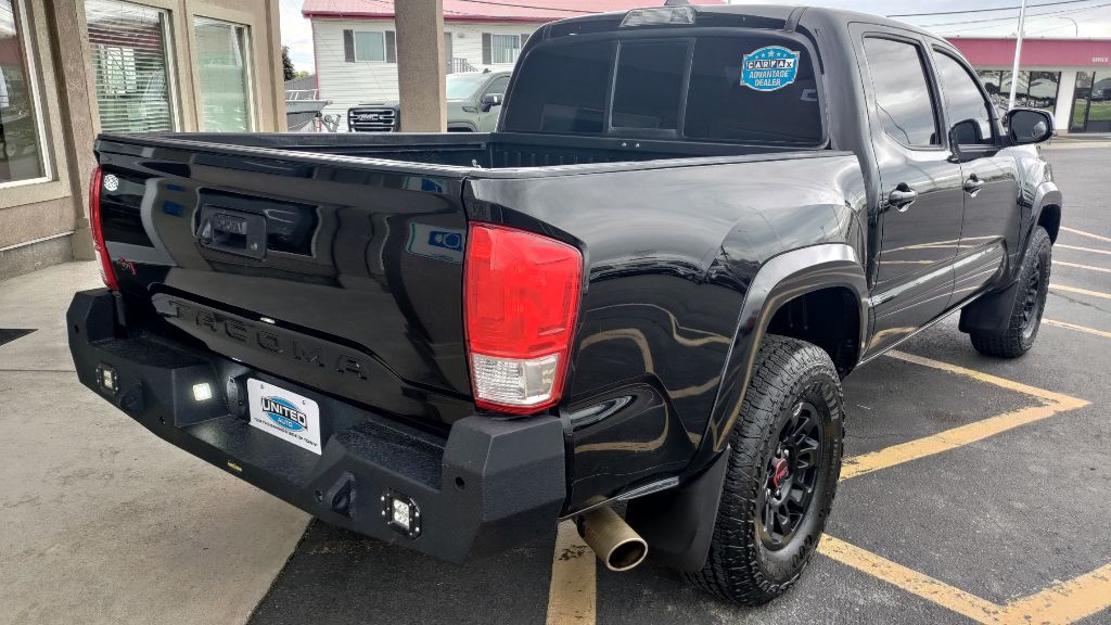 2017 Toyota Tacoma Image 5