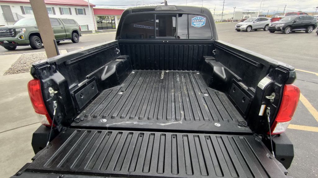2017 Toyota Tacoma Image 6