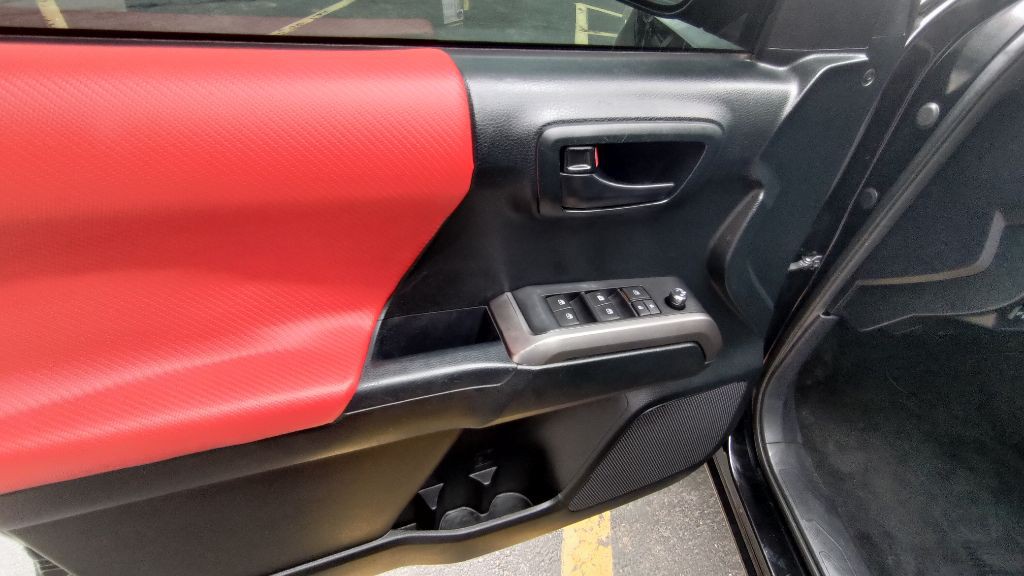 2017 Toyota Tacoma Image 7