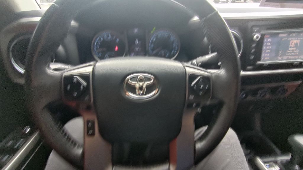 2017 Toyota Tacoma Image 9