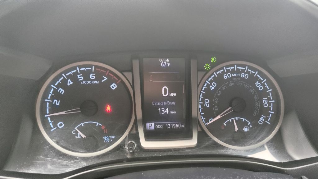 2017 Toyota Tacoma Image 10