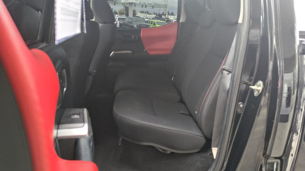 2017 Toyota Tacoma Image 12