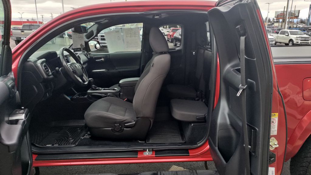 2016 Toyota Tacoma Image 13