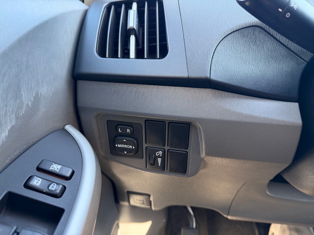 2010 Toyota Prius Image 14