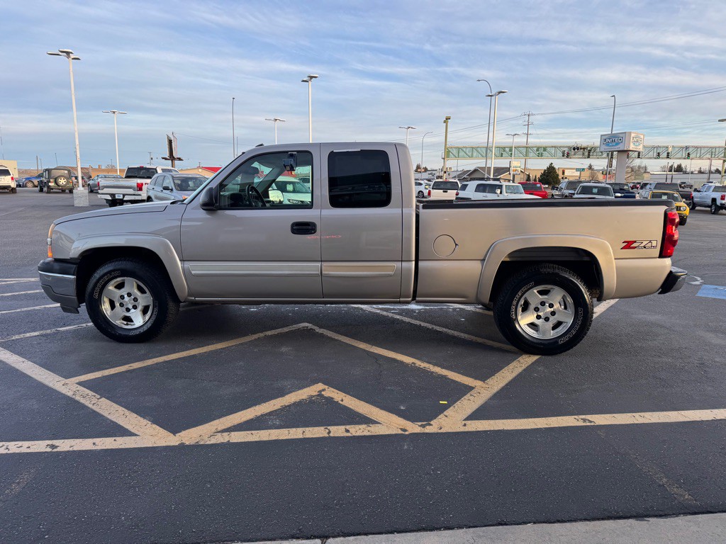 2005 Chevrolet Silverado 1500 Image 3