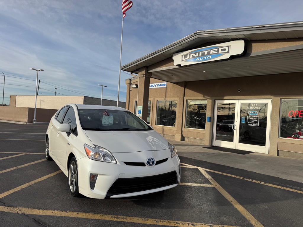 2013 Toyota Prius Image 2