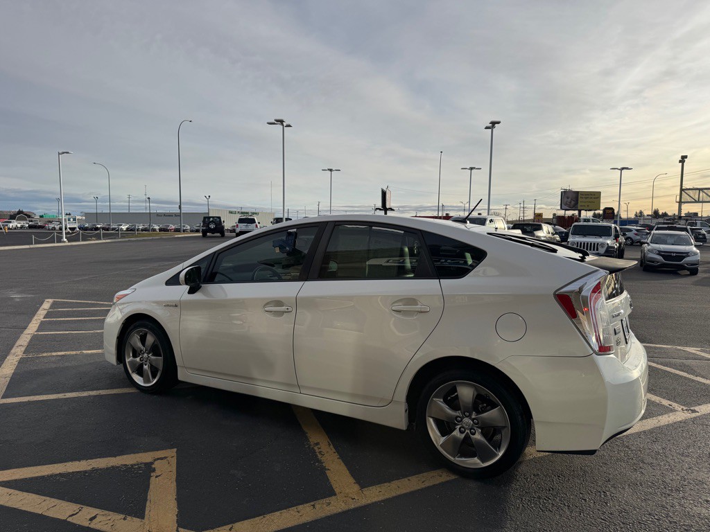2013 Toyota Prius Image 3