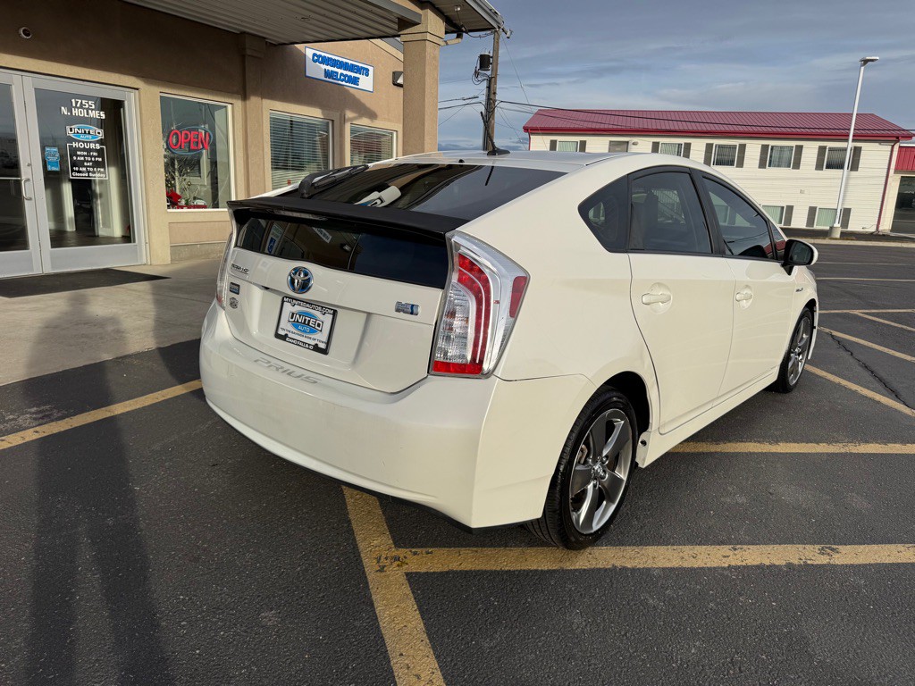2013 Toyota Prius Image 4