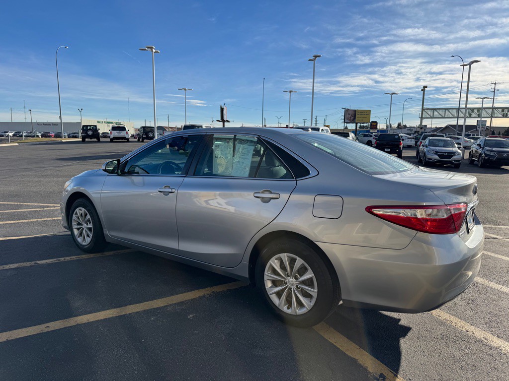 2017 Toyota Camry Image 3