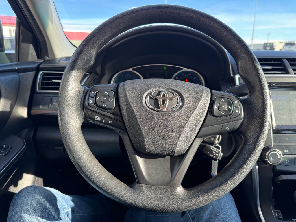 2017 Toyota Camry Image 6