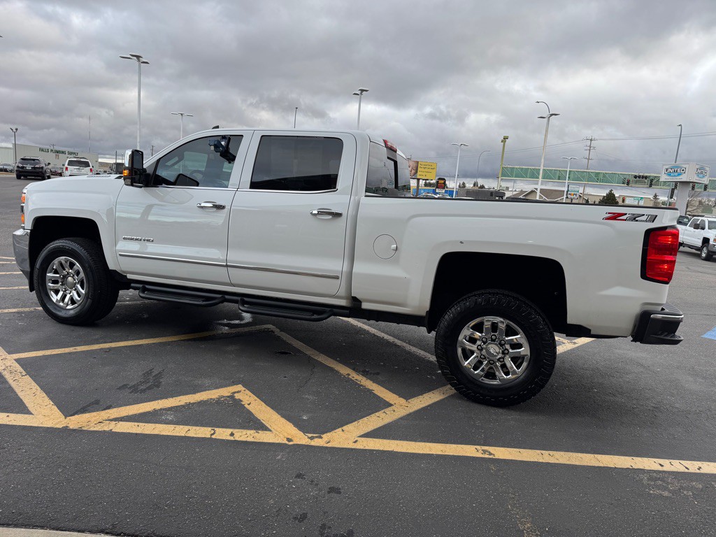 2018 Chevrolet Silverado 1500 Image 3