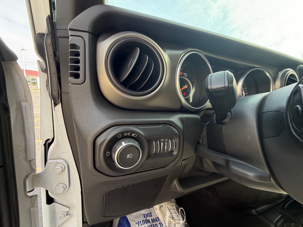 2018 Jeep Wrangler Image 16