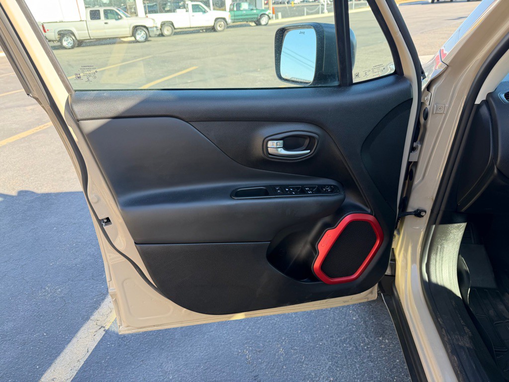 2016 Jeep Renegade Image 6