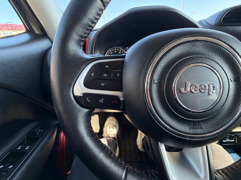 2016 Jeep Renegade Image 9