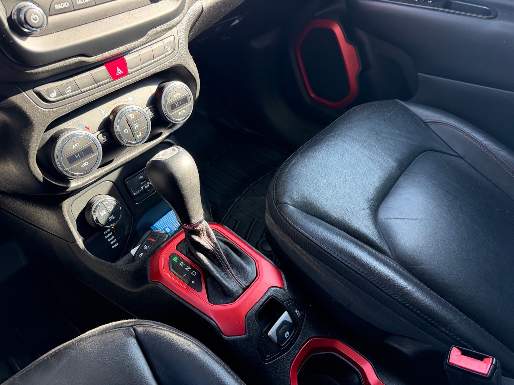 2016 Jeep Renegade Image 14