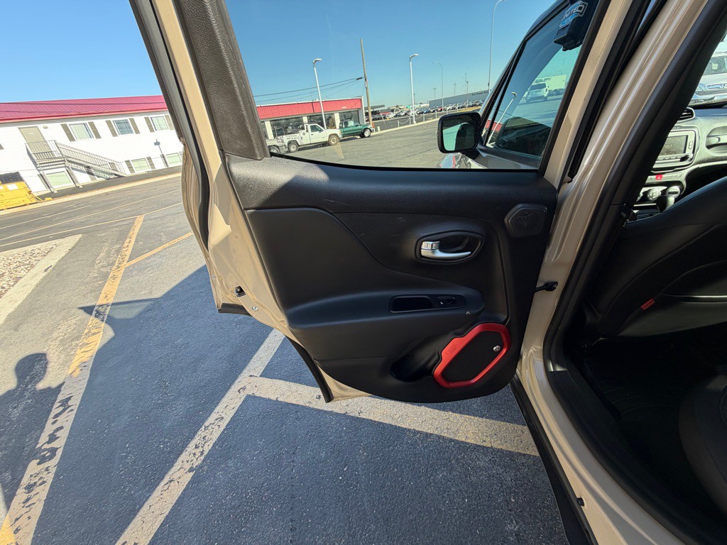 2016 Jeep Renegade Image 19