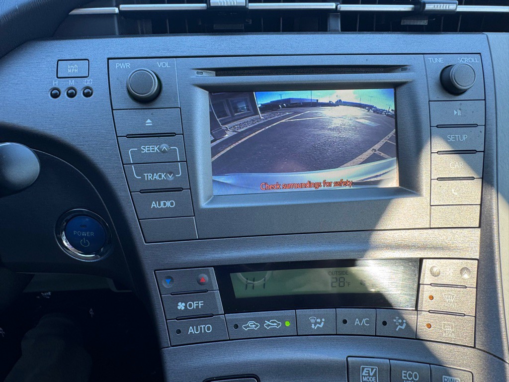 2015 Toyota Prius Image 8