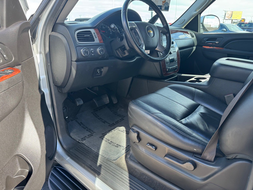 2012 Chevrolet Suburban Image 5