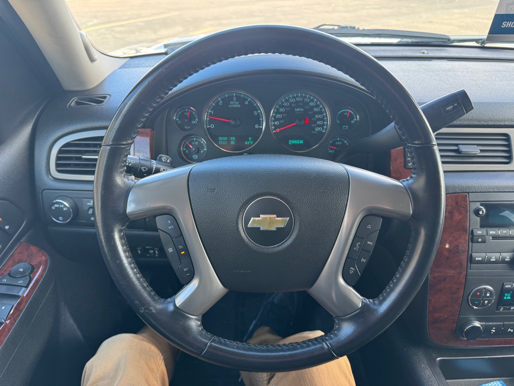 2012 Chevrolet Suburban Image 6