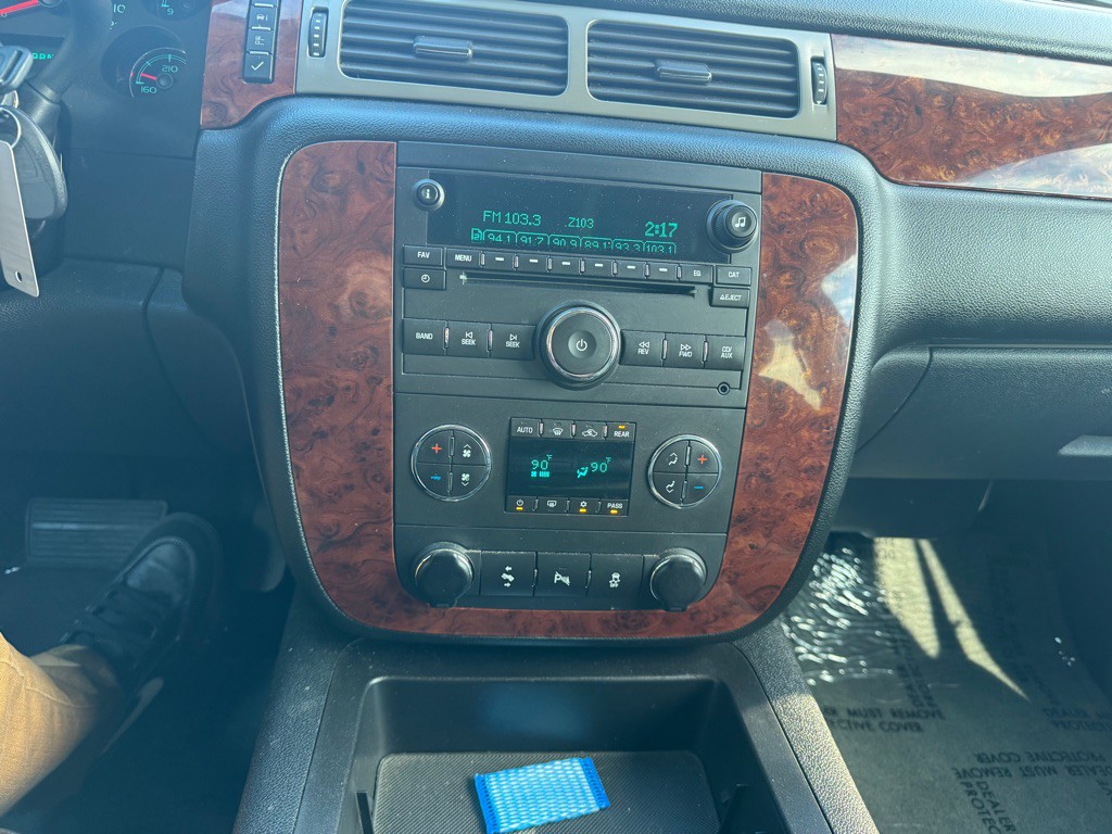 2012 Chevrolet Suburban Image 8