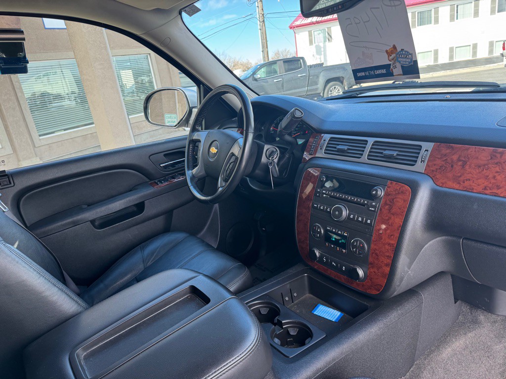 2012 Chevrolet Suburban Image 10