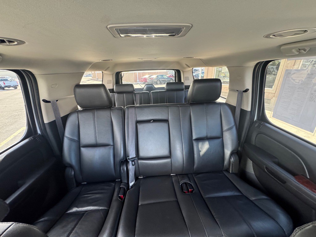 2012 Chevrolet Suburban Image 12