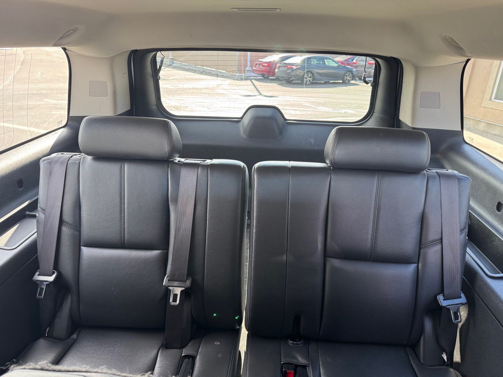 2012 Chevrolet Suburban Image 16