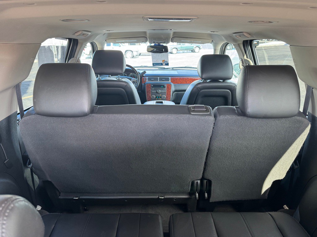 2012 Chevrolet Suburban Image 17