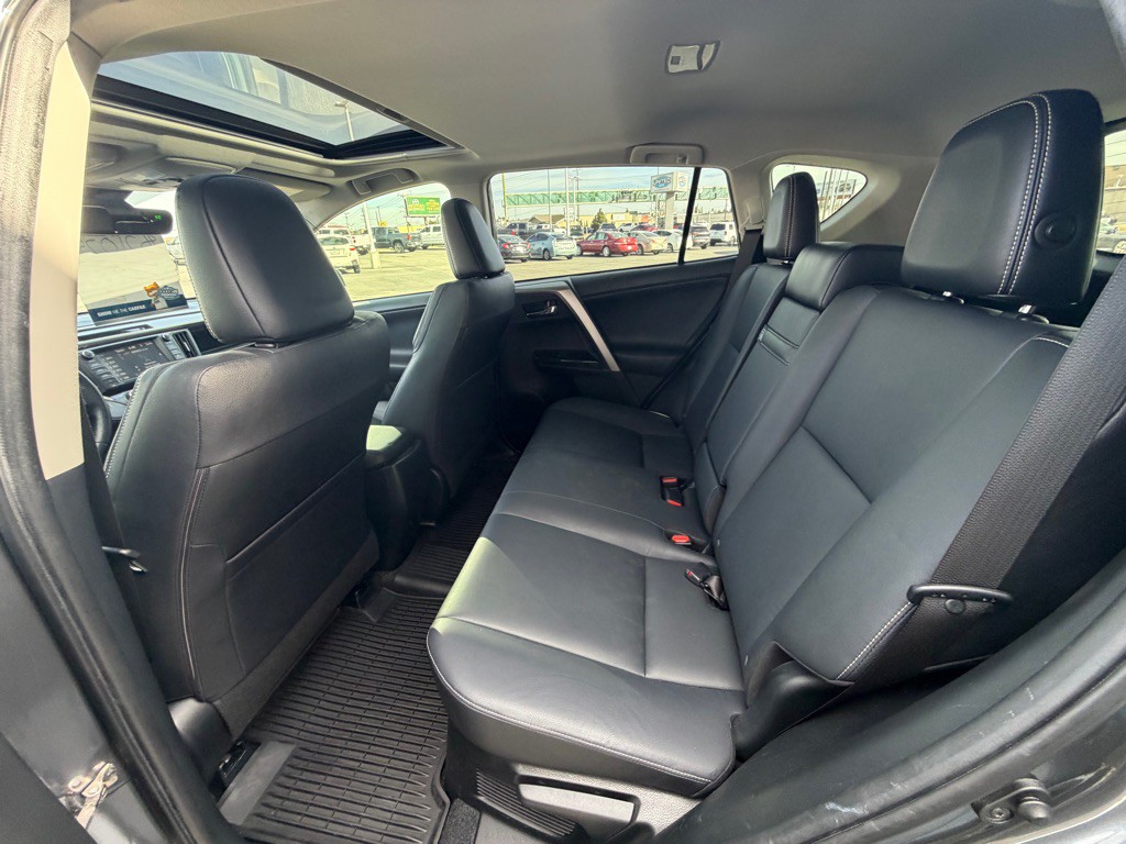 2017 Toyota Rav4 Image 18