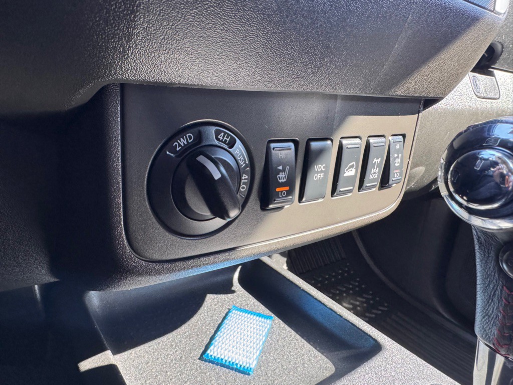 2009 Nissan Frontier Image 10