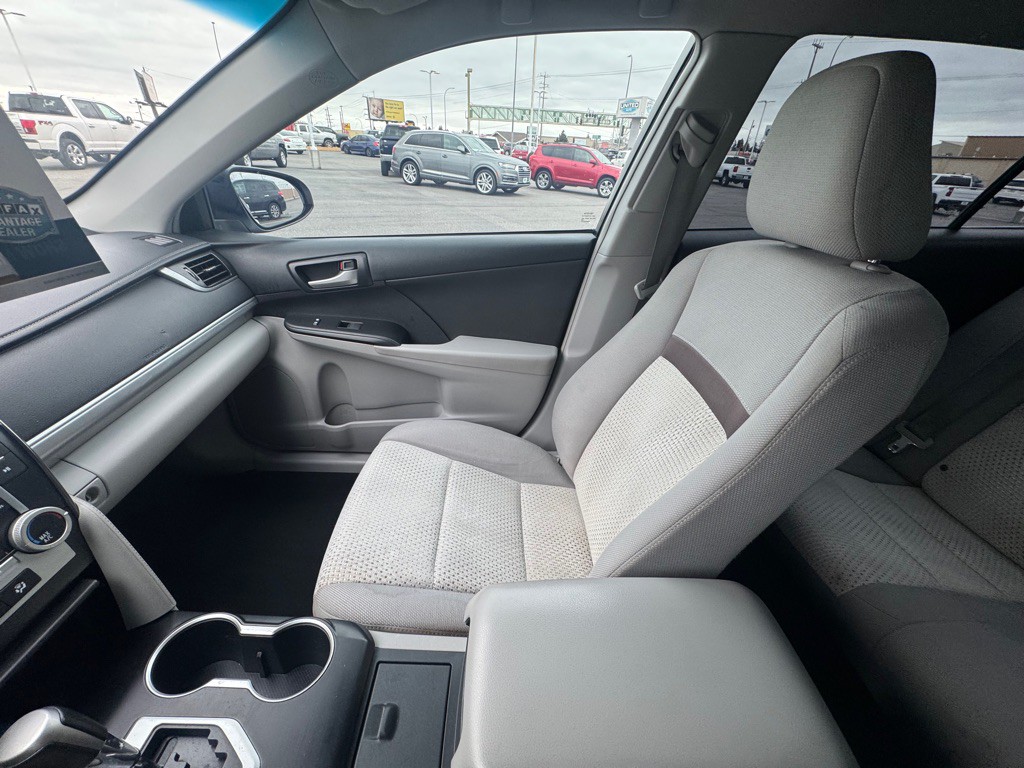 2013 Toyota Camry Image 9