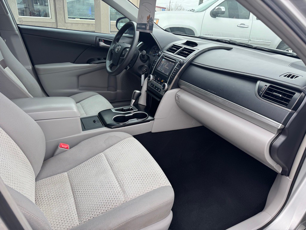 2013 Toyota Camry Image 10