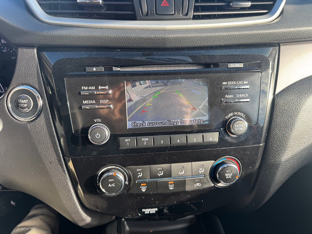 2016 Nissan Rogue Image 8