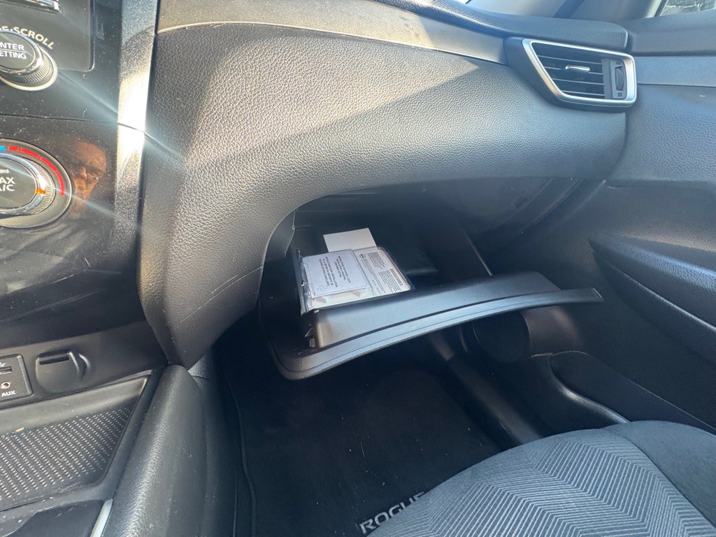 2016 Nissan Rogue Image 10