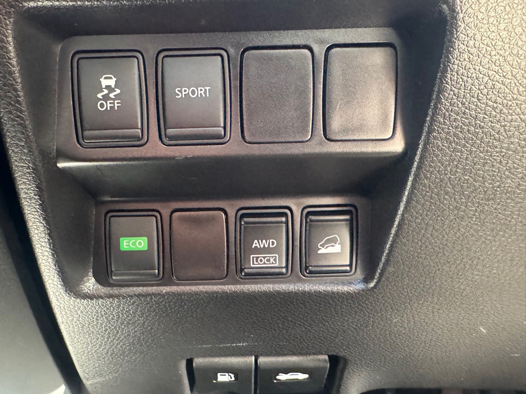 2016 Nissan Rogue Image 12