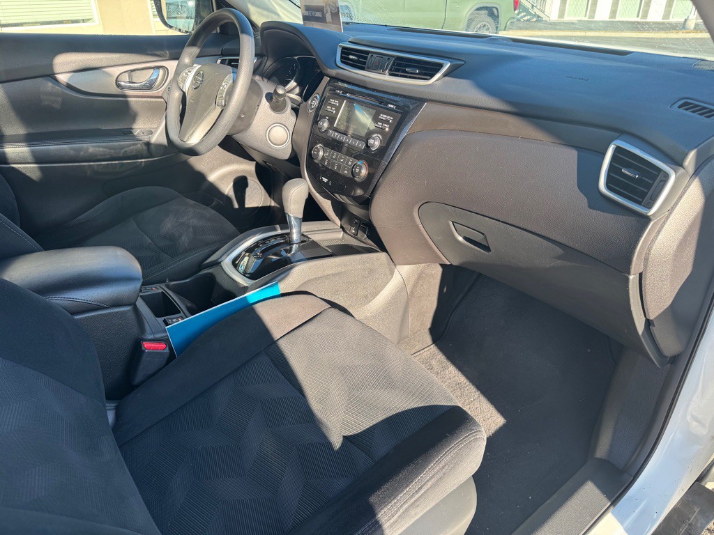 2016 Nissan Rogue Image 15
