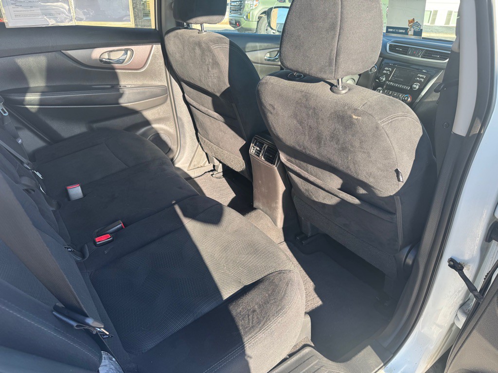 2016 Nissan Rogue Image 16