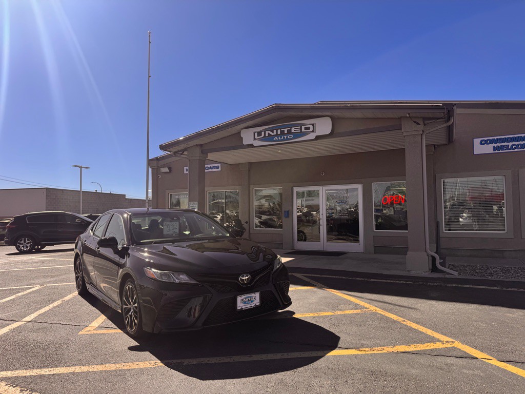 2019 Toyota Camry Image 2