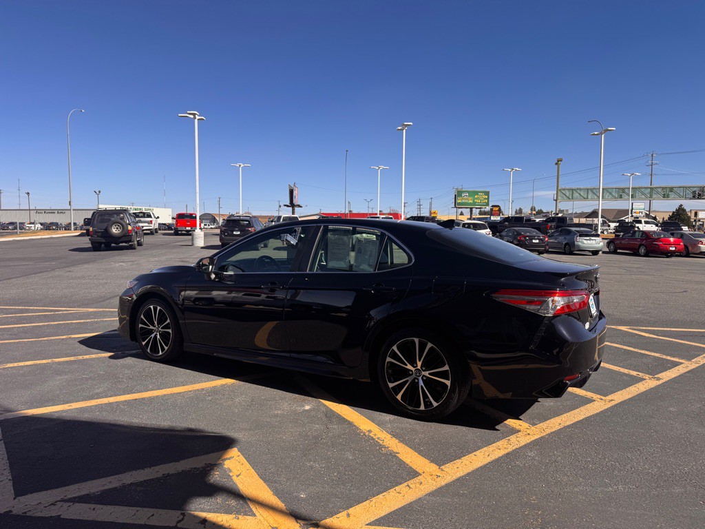 2019 Toyota Camry Image 3