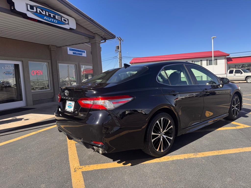 2019 Toyota Camry Image 4