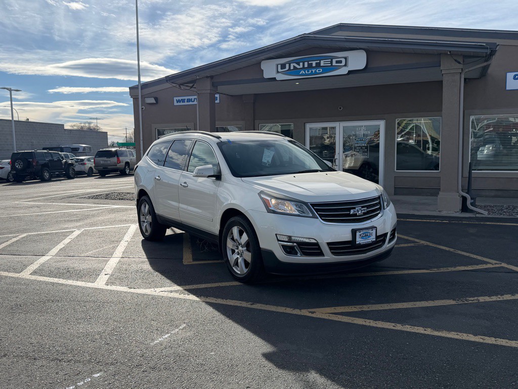 2013 Chevrolet Traverse Image 2