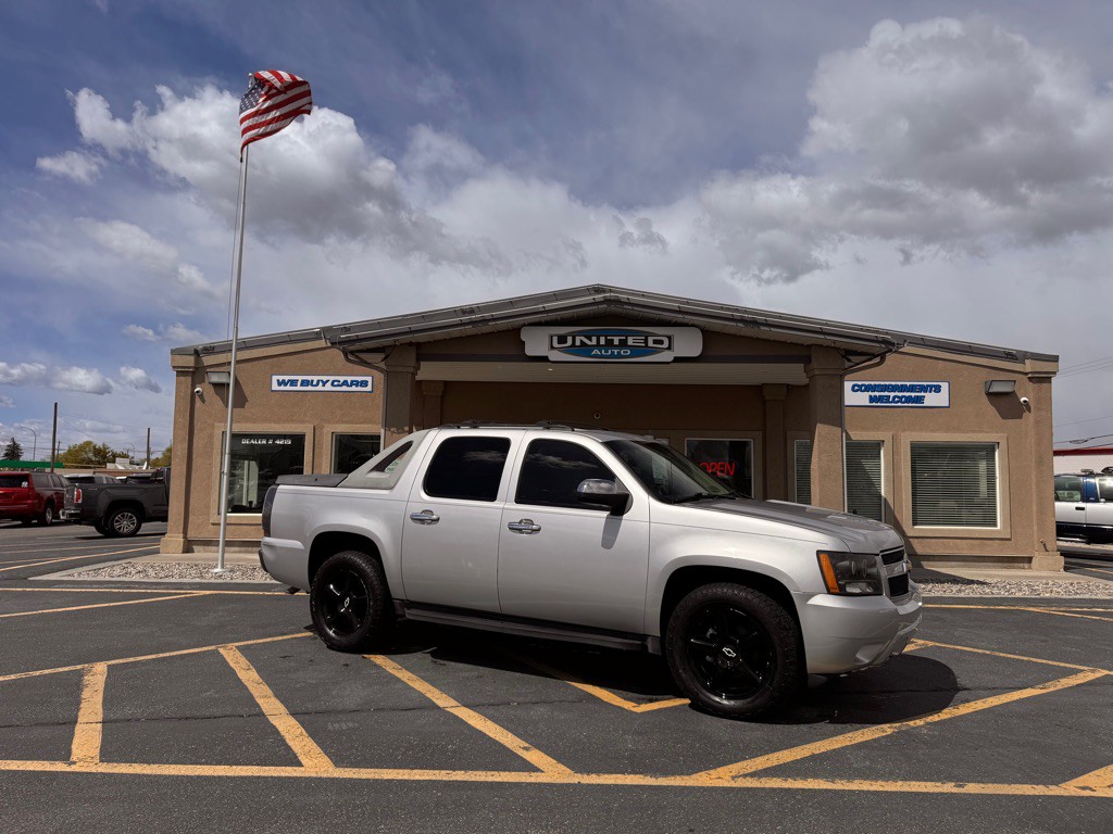 2010 Chevrolet Avalanche Image 1