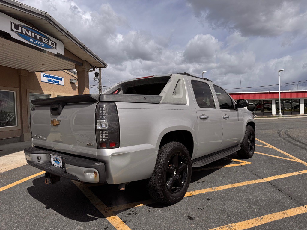 2010 Chevrolet Avalanche Image 4