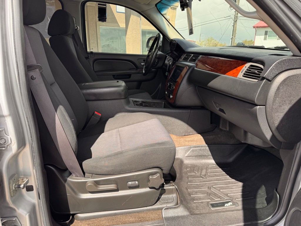 2010 Chevrolet Avalanche Image 13