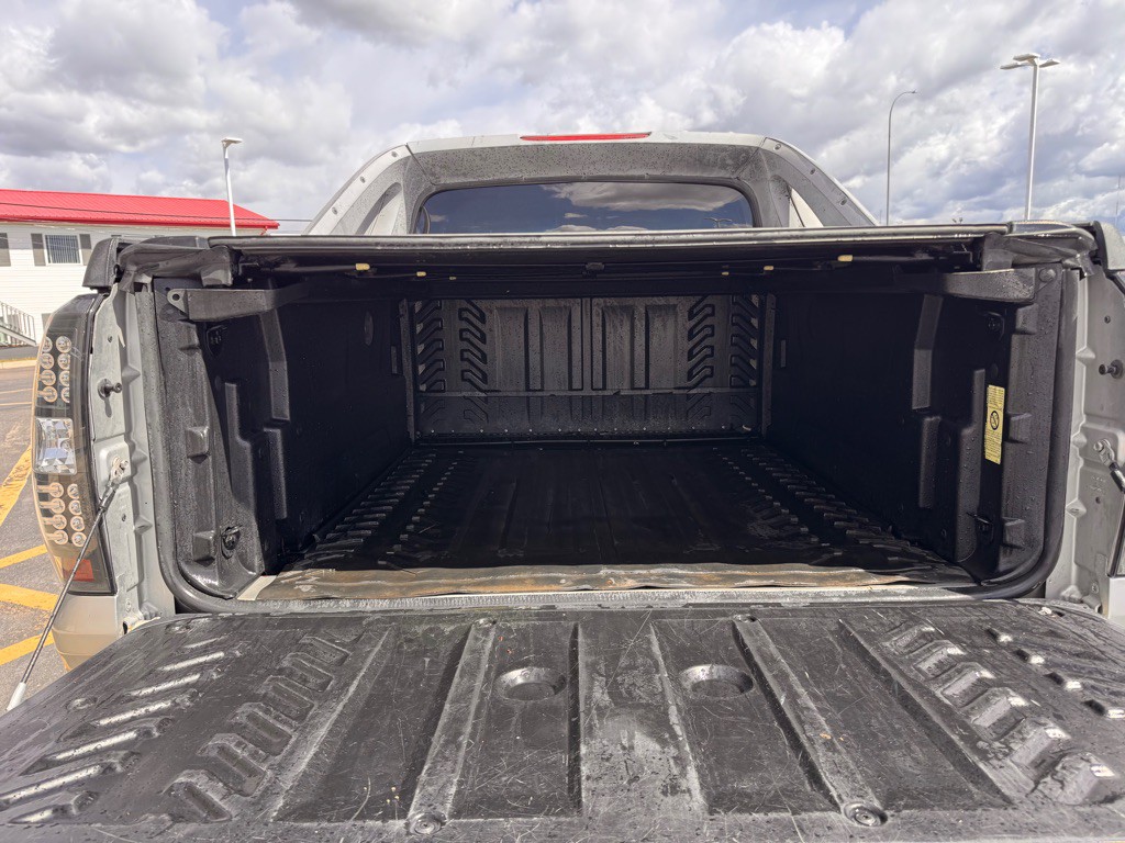 2010 Chevrolet Avalanche Image 16