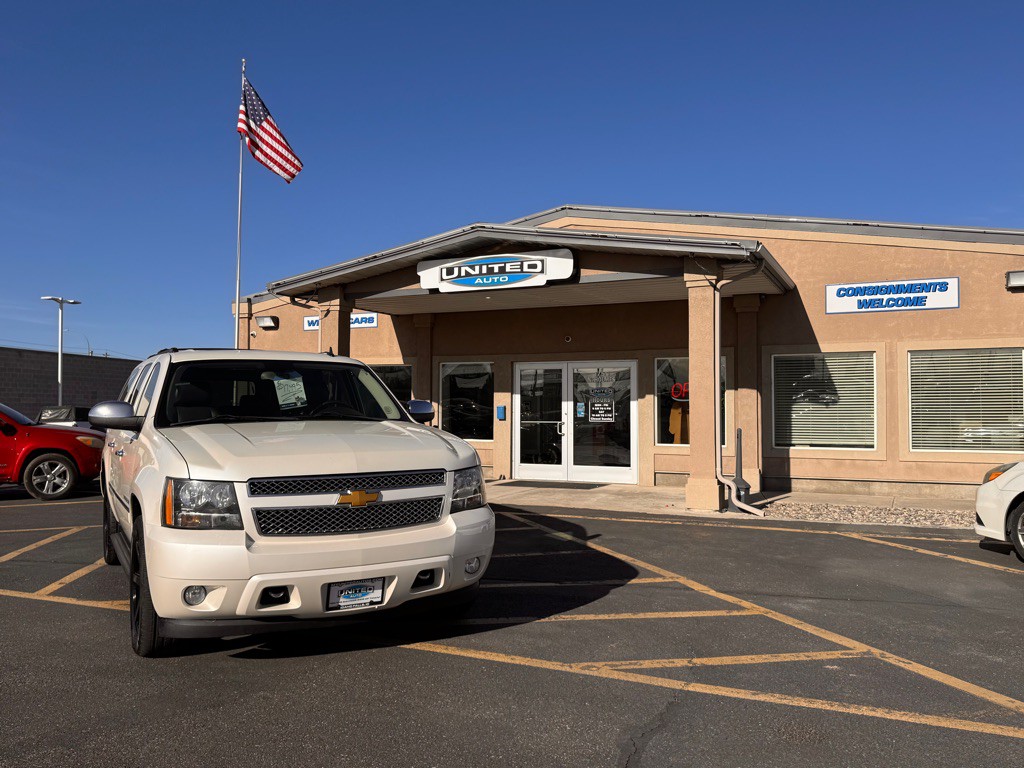 2014 Chevrolet Suburban Image 2