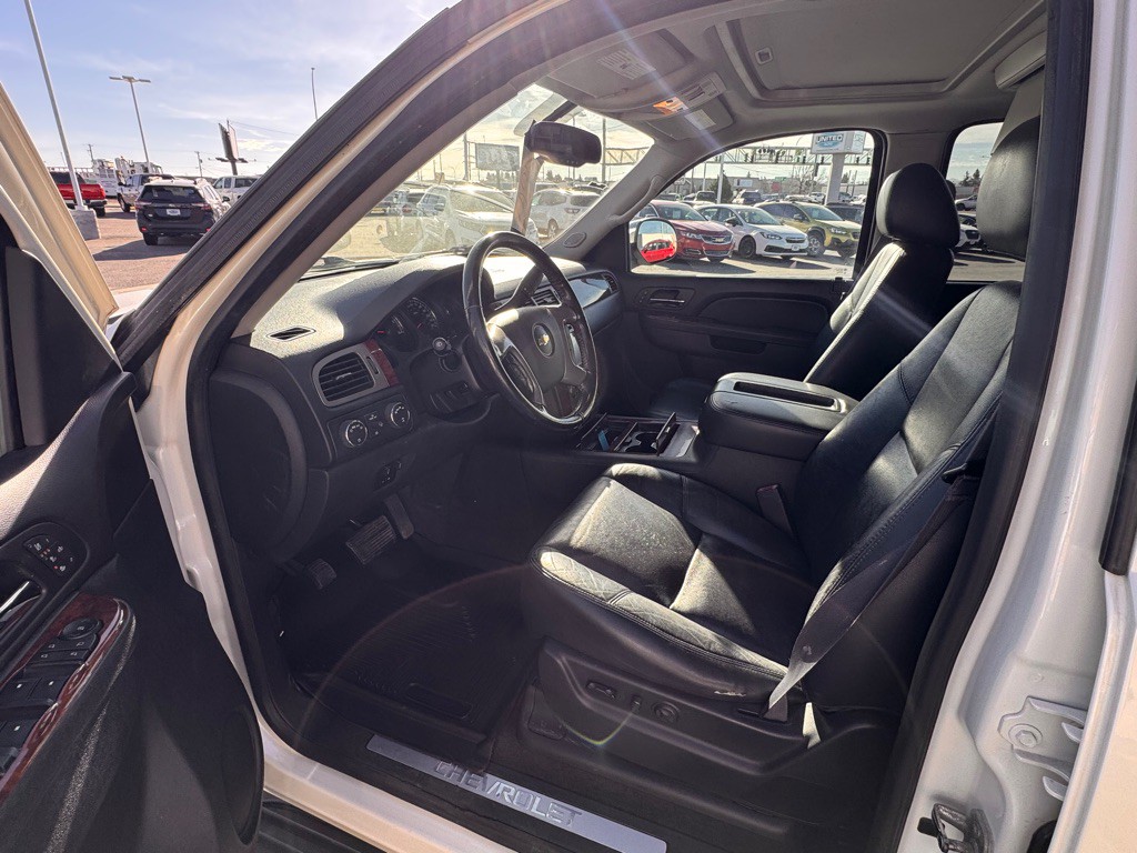 2014 Chevrolet Suburban Image 5