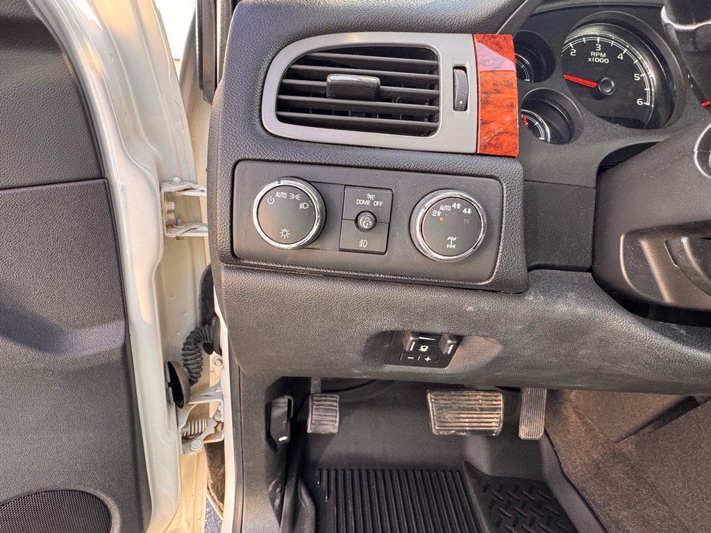 2014 Chevrolet Suburban Image 7