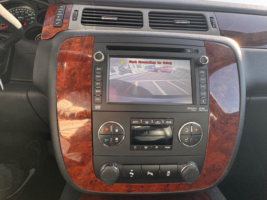 2014 Chevrolet Suburban Image 8