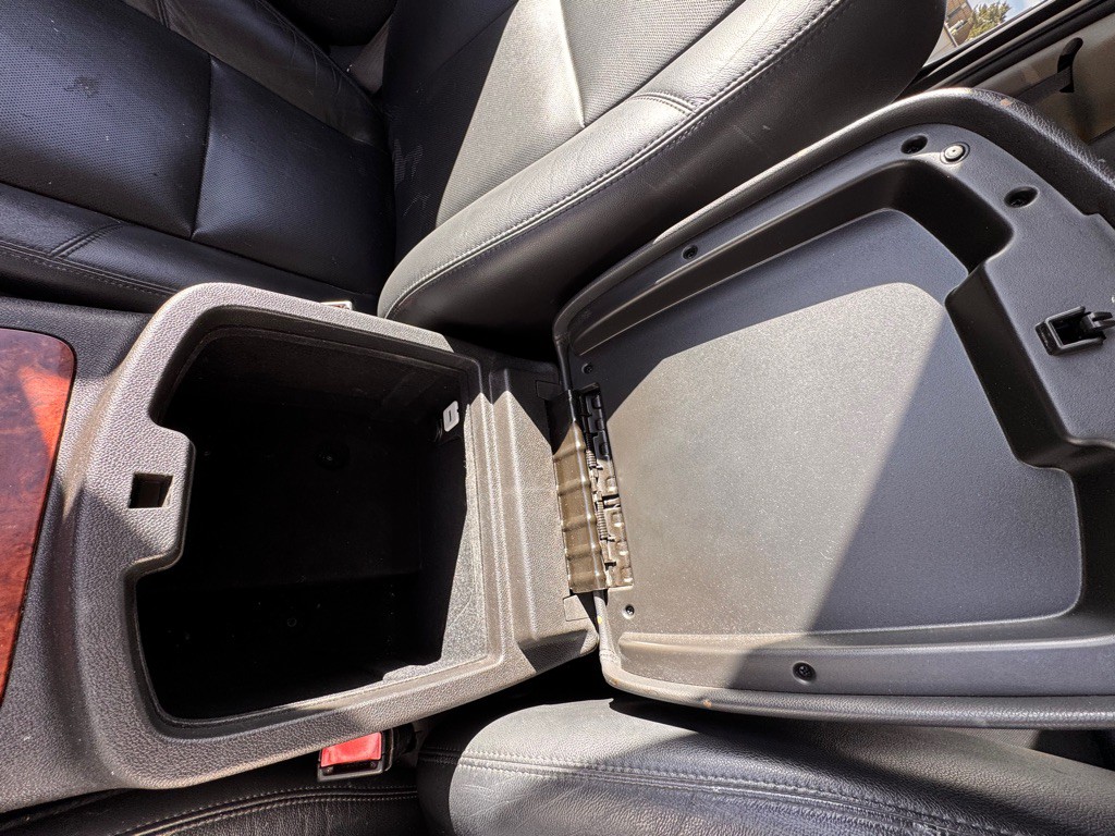 2014 Chevrolet Suburban Image 10